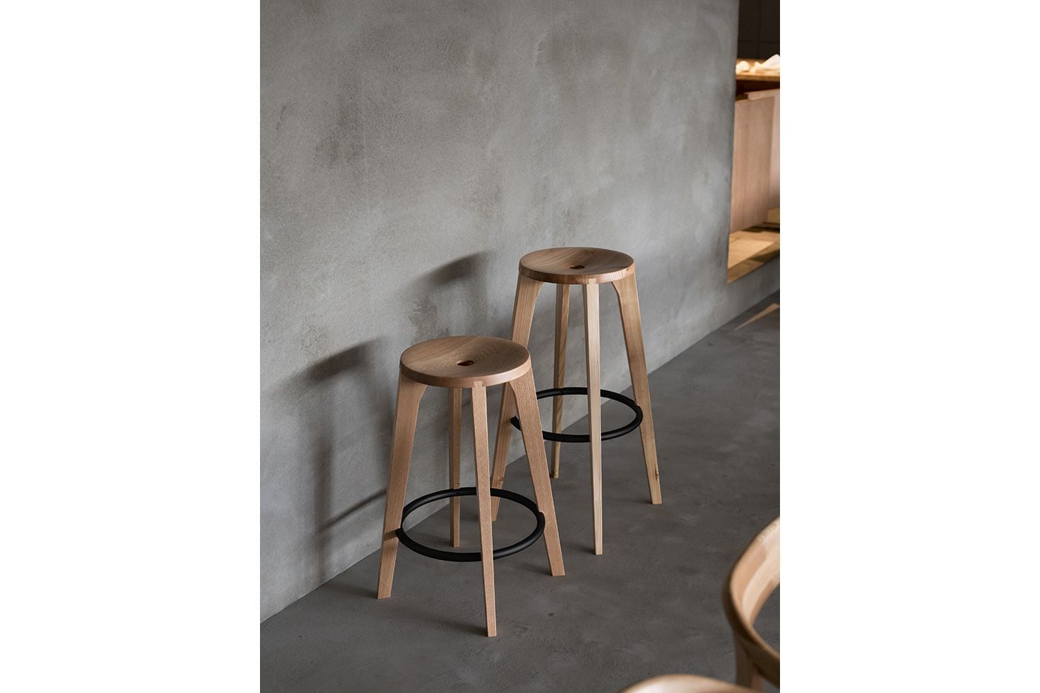 ダブテイル バースツールの通販 | 家具・インテリア通販 MAARKET