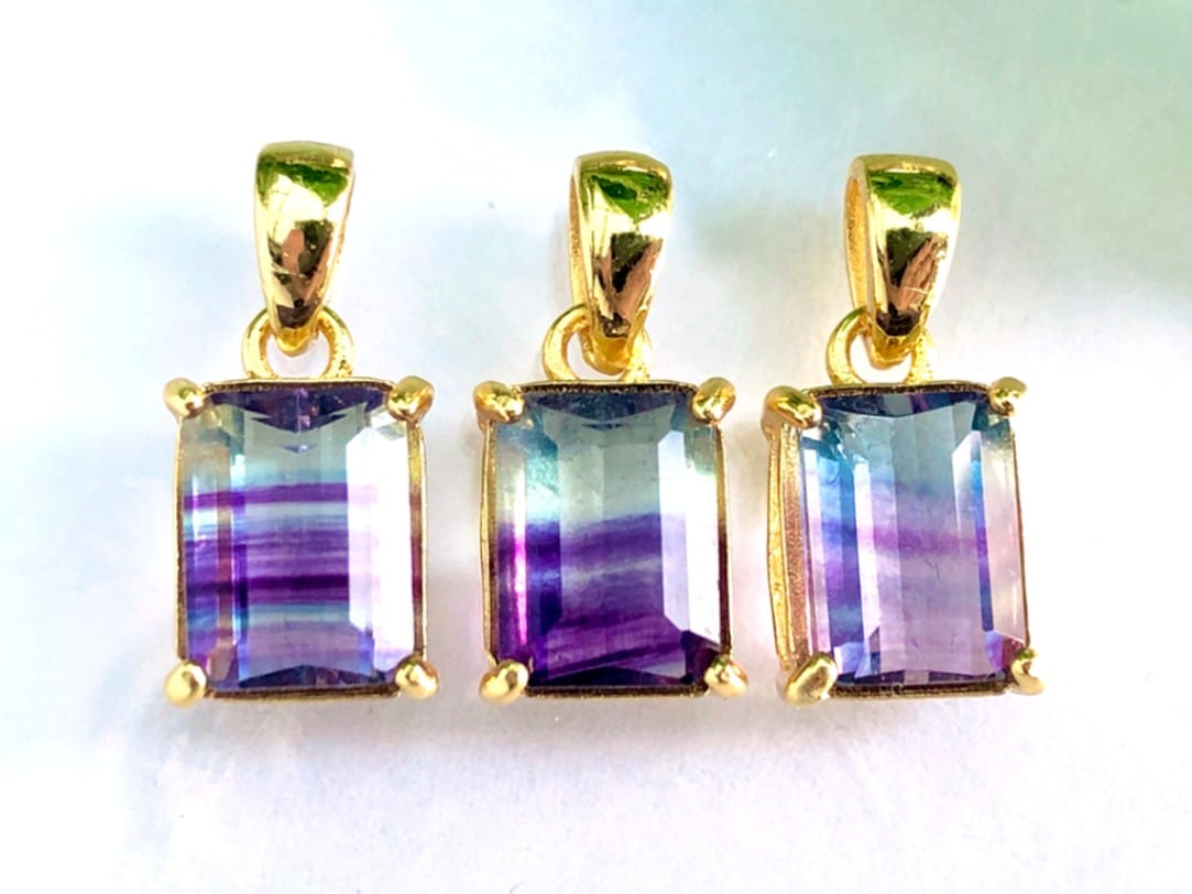 天然のレインボーカラー☆sv925☆天然石ペンダントトップ/レインボー