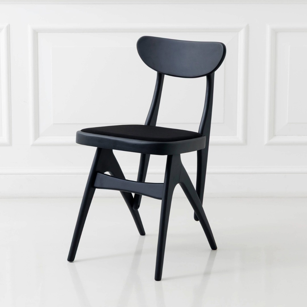 半世紀にわたり愛される「デルタチェア」。特徴と歴史を深掘り｜中古