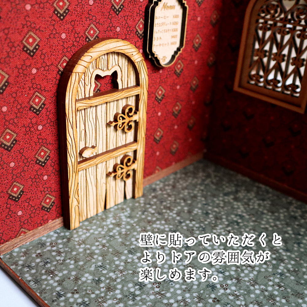 猫のミニチュア 古めかしいにゃんドア 1/12スケール ドールハウス [m-s
