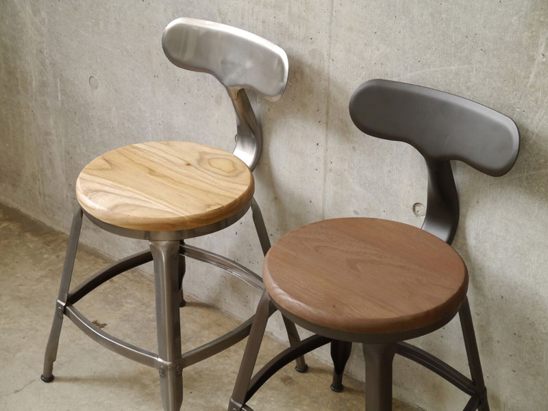 無垢材とシンプルなスチールを合わせたダイニングチェア