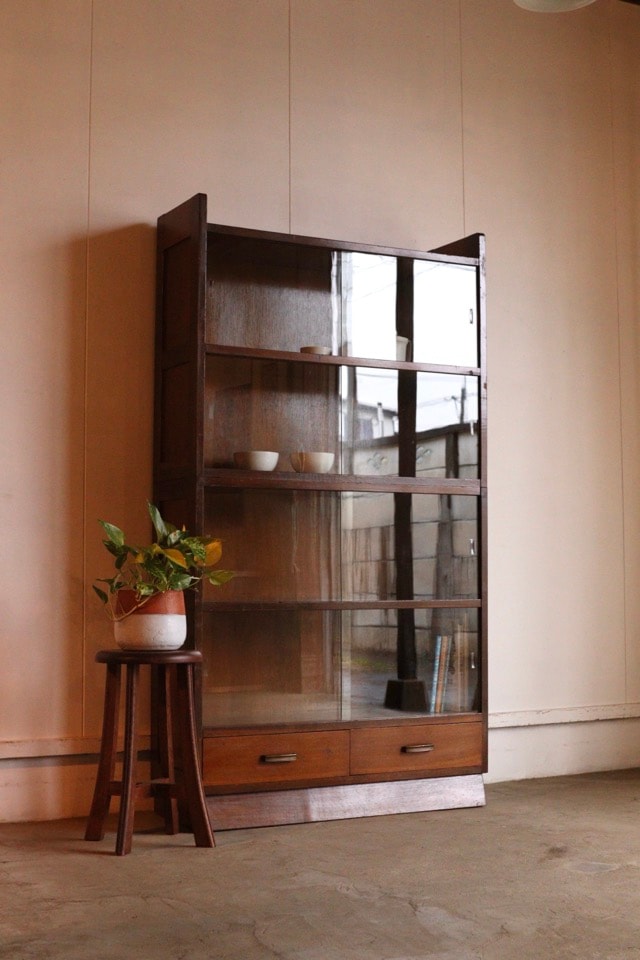 ガラス引戸棚 | 全ての商品 - 古家具古道具 そうすけ