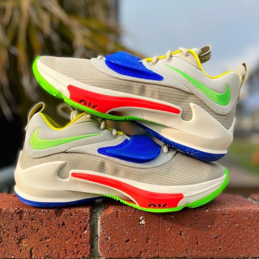 NIKE ZOOM FREAK 3 'UNO YELLOW' ナイキ ズーム フリーク 3 ヤニス