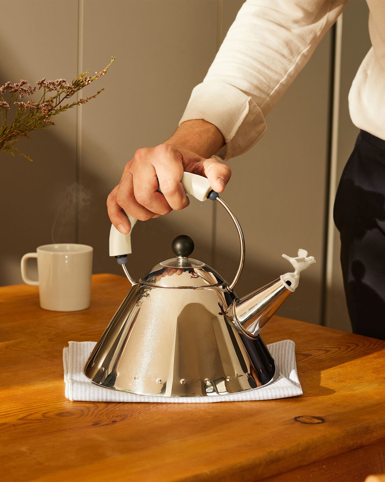 ホイッスルケトル【9093 W】｜ALESSI JAPAN（アレッシ ジャパン）公式通販