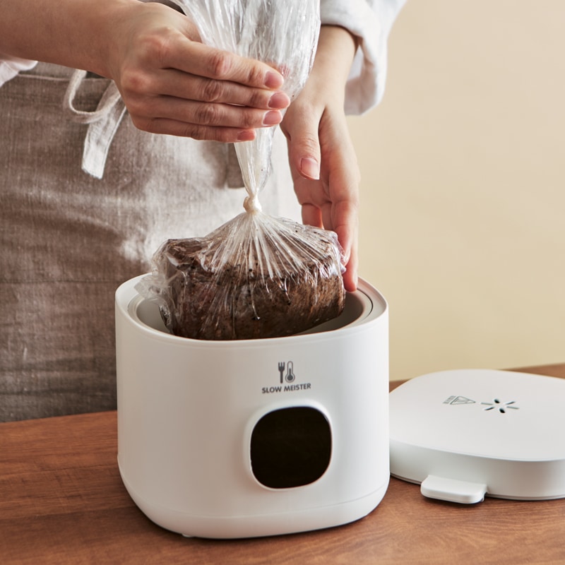 コンパクトな低温調理器 レシピブックが付属