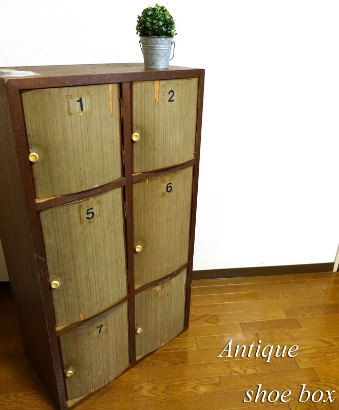 アンティーク 木製のロッカー 収納 下駄箱 靴箱 店舗什器 昭和レトロ