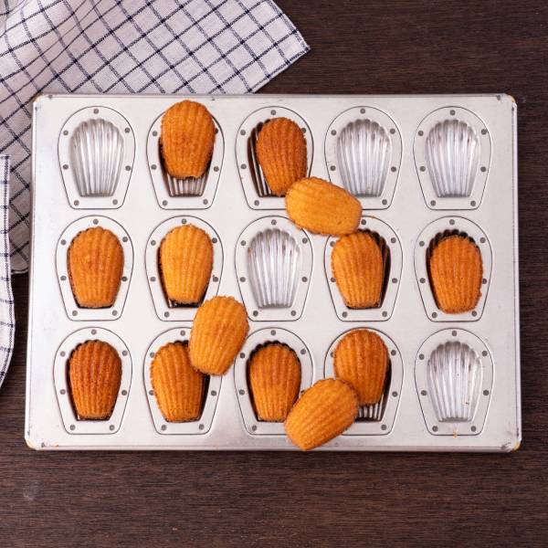 シルバー天板 ミニマドレーヌ型 15P シリコン付 1個入 松永製作所