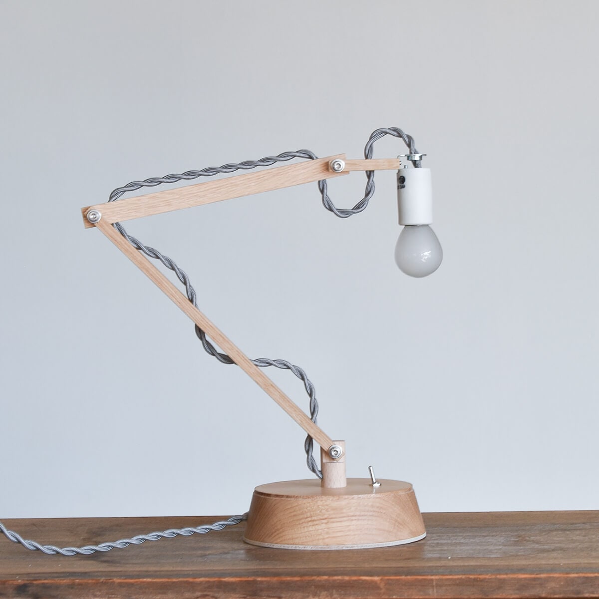 丸台座照明 / chikuni ｜ CATAWARA（カタワラ）