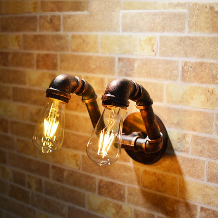 デザインが魅力的のアンティークな壁付照明。おしゃれな空間を演出。