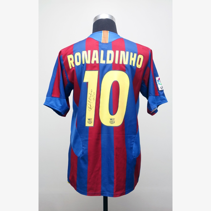 ロナウジーニョ直筆サイン入りバルセロナ05/06ホームユニフォーム