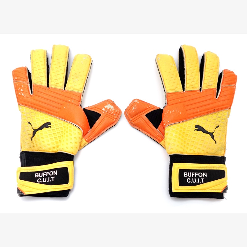 ブッフォン直筆サイン入り実使用16/17グローブ | THE DUGOUT