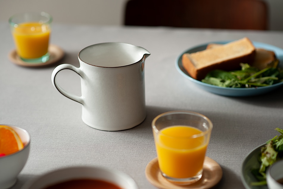 ホワイトライン ジャグ（ヨナス・リンドホルム／Jonas Lindholm