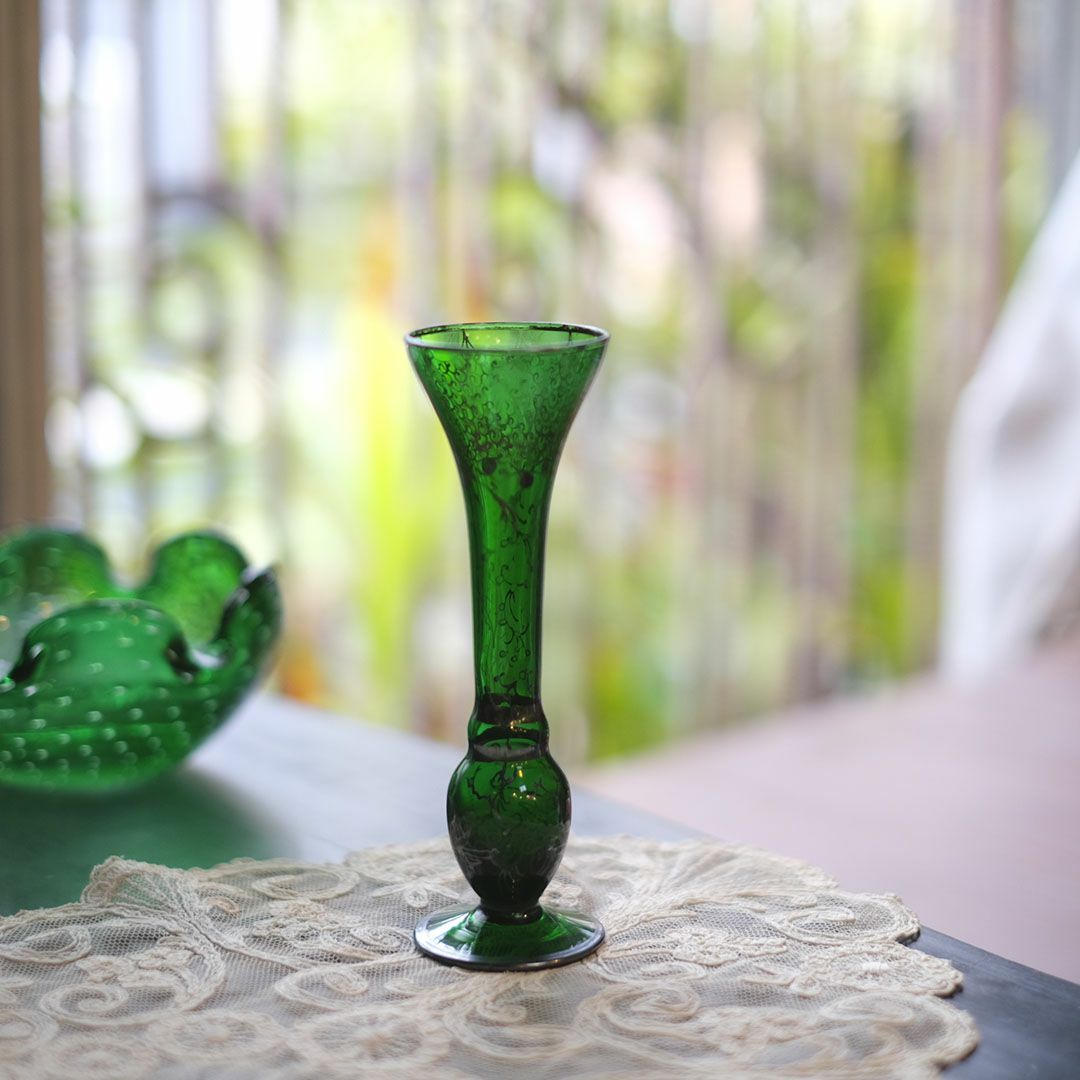 アンティーク フラワーベース 緑ガラス 銀彩装飾 1900-1930年代
