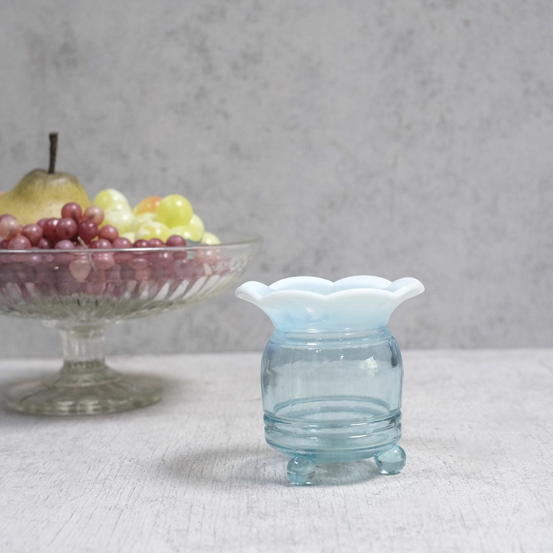 アンティークヴァセリンガラスベース イギリス ガラスの花瓶 青の通販