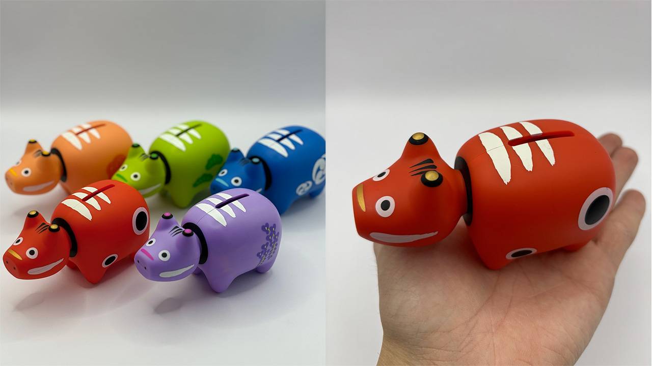 福島県のおなじみ郷土玩具「赤べこ」が、手のひらサイズの広鮮やかな