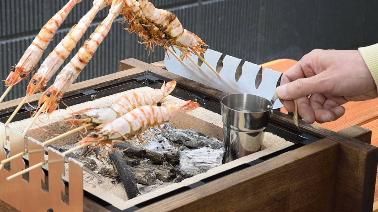 自宅やアウトドアで囲炉裏料理が楽しめちゃう卓上サイズの『CHIRORI