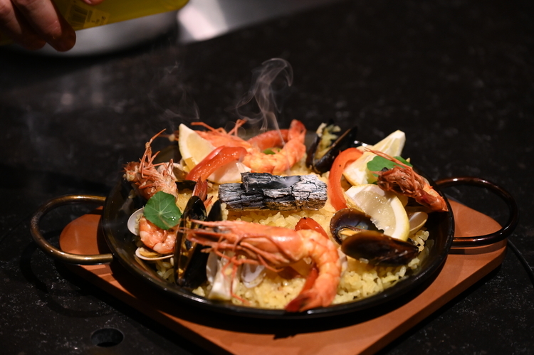 ジャンルレスな薪火料理を楽しむホテルレストラン【GINZA ONO Gratia