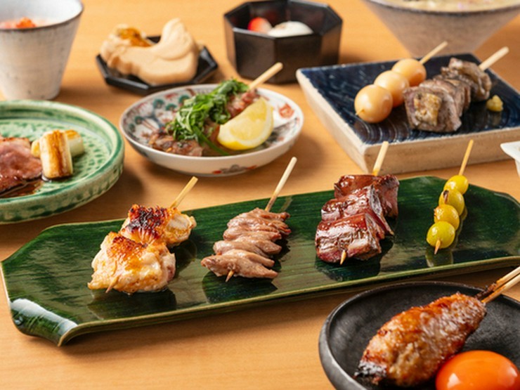 触れたくなる、華やかな色絵「蓮華～renge～」 │ ヒトサラマガジン