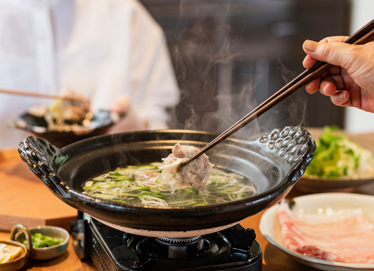 茅乃舎」ブランド発祥の地【御料理 茅乃舎】仕様の土鍋シリーズが発売