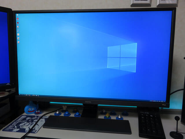 4Kディスプレイ BenQ 31.5インチ EW3270U の設置と設定を行う