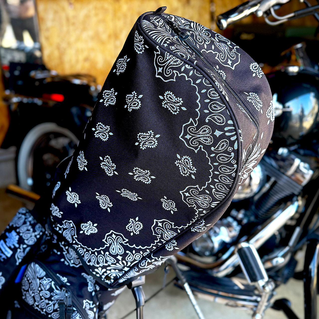 HideandSeek』 × 『MasdaGolf』 × 『KenYahagi』 コラボキャディバッグ