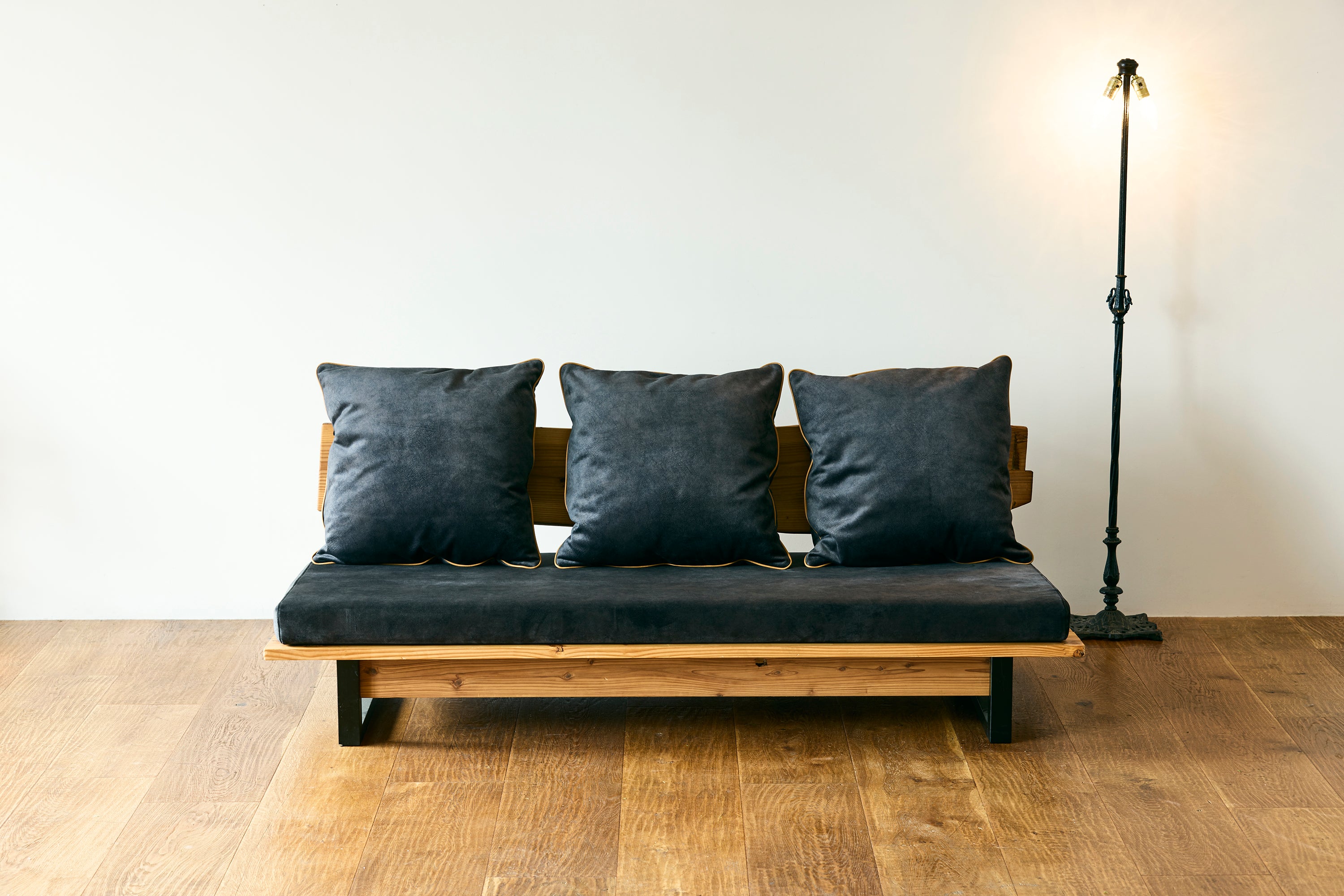 Tanaka Sofa - MASH-ROOM