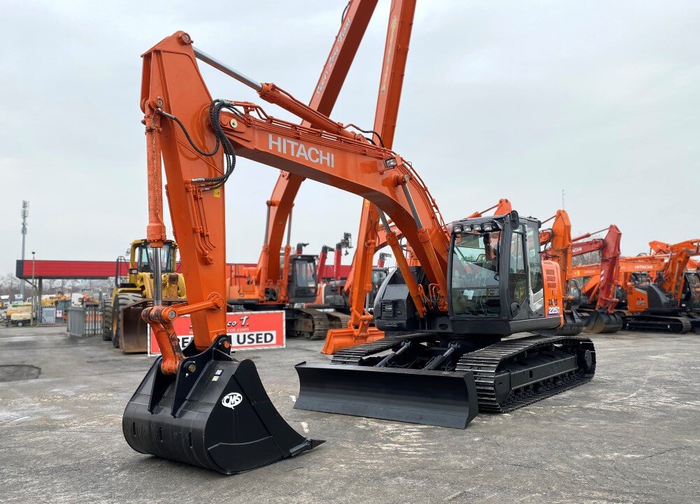 Hitachi – ZX225 USBLC - Massucco T.