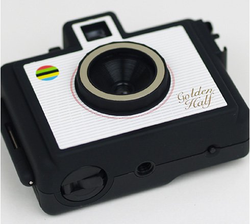 ハーフサイズのトイカメラ。 Golden Half（ゴールデンハーフ