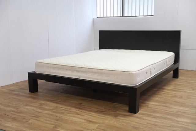 2020/9/11】Cassina IXC/CATHERINE MEMMI「ZEN」ベッド - 中古家具の