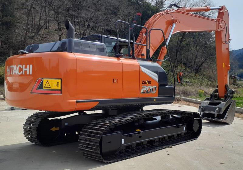 日立油圧ショベル 「ZX200-7」 新車納車させていただきました