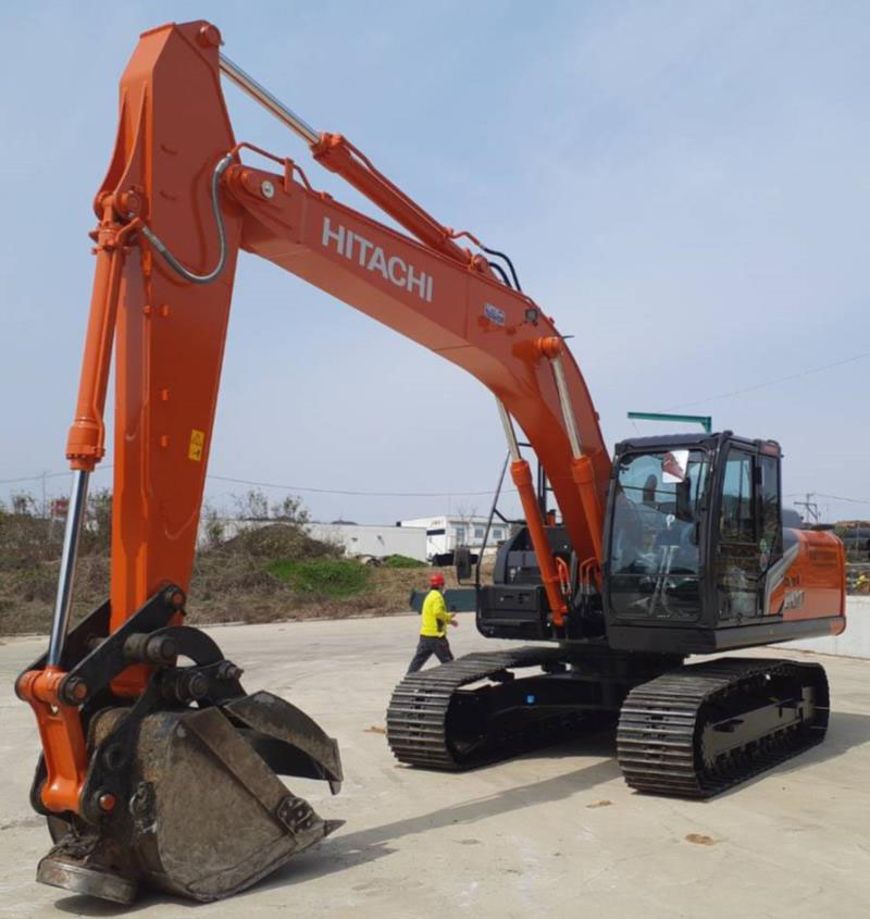 日立油圧ショベル 「ZX200-7」 新車納車させていただきました