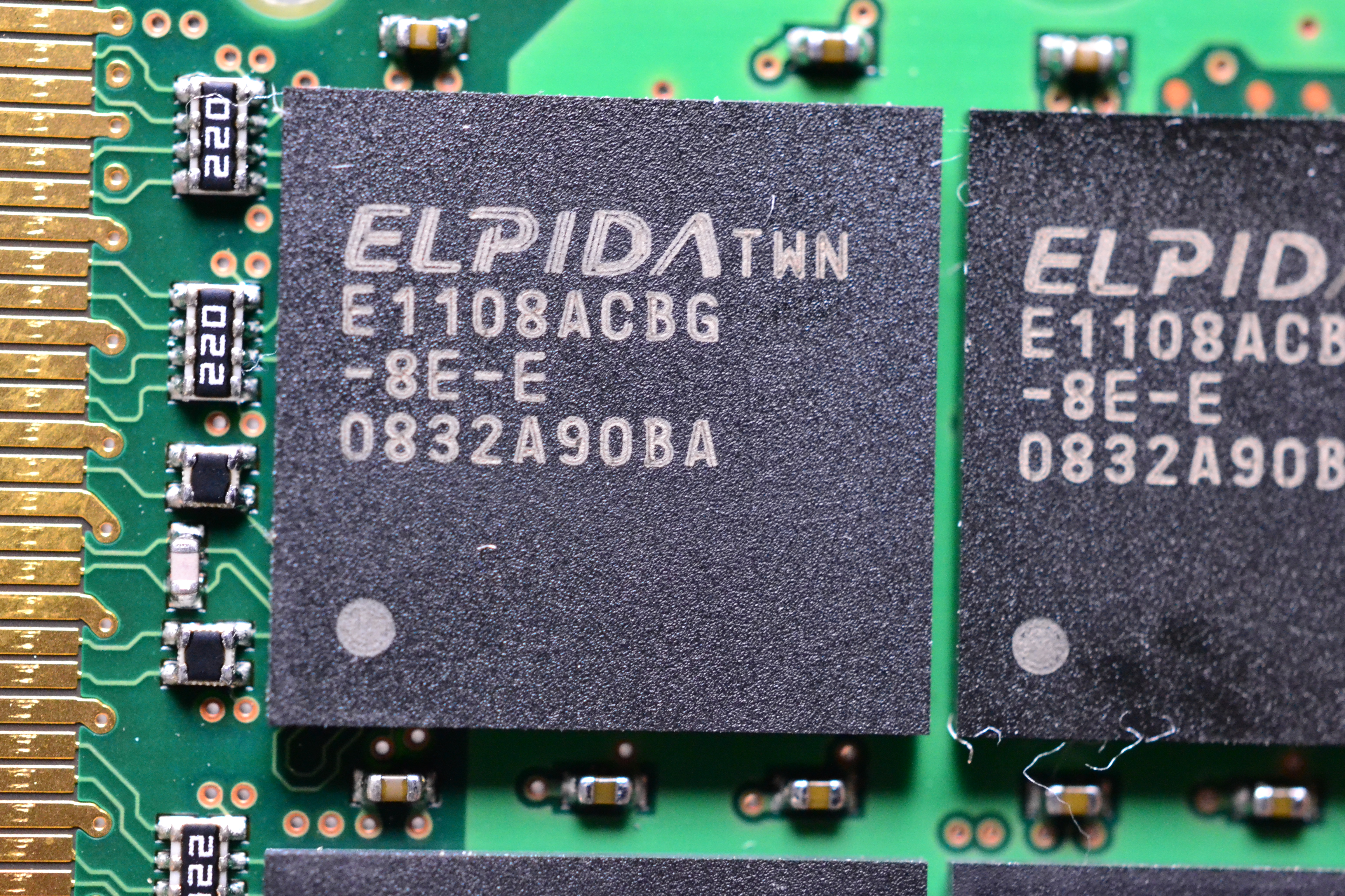 QNAP NASにメモリ増設してみた TS-659 TurboNAS - まず分解。