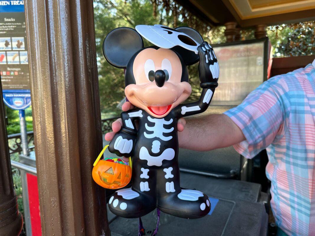 新作スケルトンミッキーのポップコーンバケットが発売 - WDW News