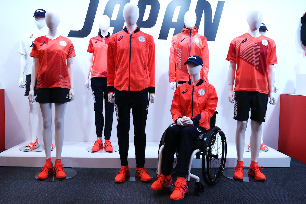 東京オリパラの公式スポーツウエアがお披露目 “ジャポニズム”を掲げ
