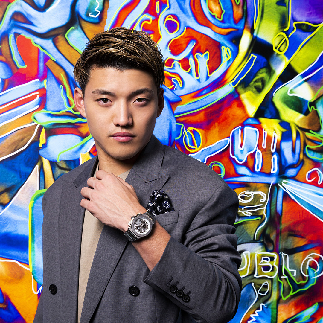 サッカー日本代表の堂安律が時計「ウブロ」の銀座店を訪問 ワールド