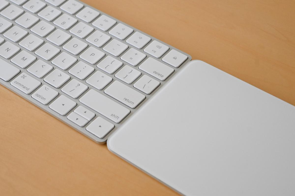 Appleの｢Magic Trackpad｣で、狭い机でも快適に作業できるようになった