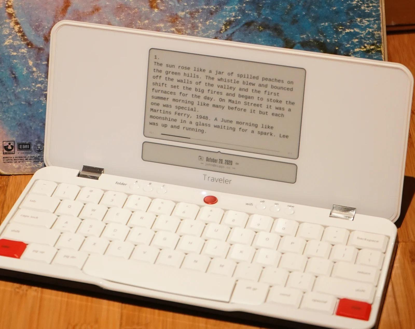 文書に集中できる美しいガジェット：E ink使用の“煩悩フリー”な