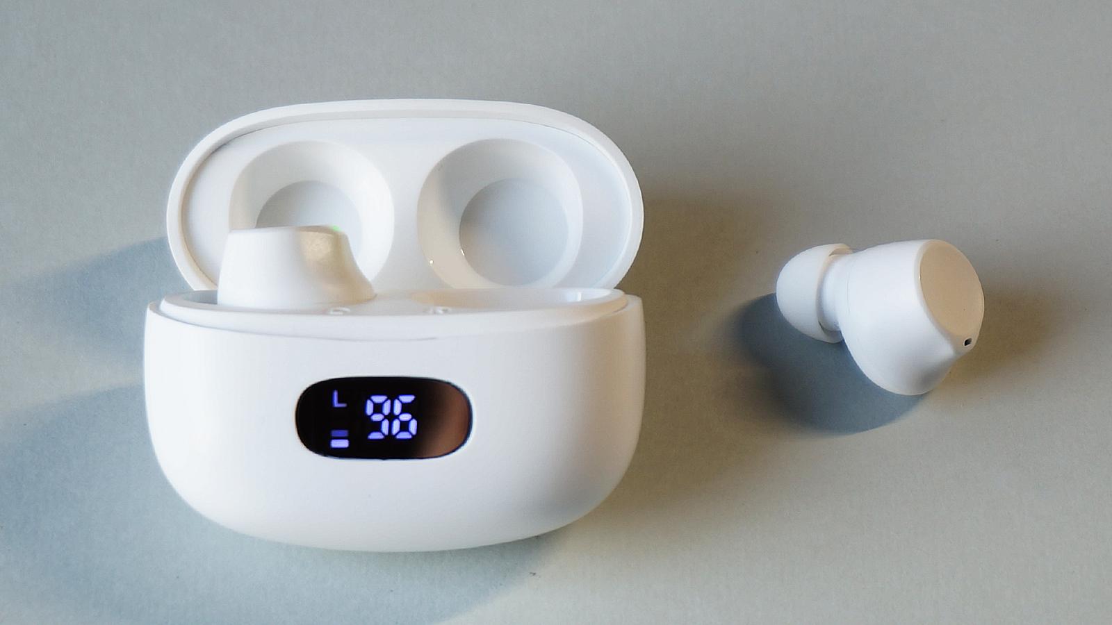 まだ補聴器は早い？じゃあこれ、AI入りの集音イヤホン試してみない