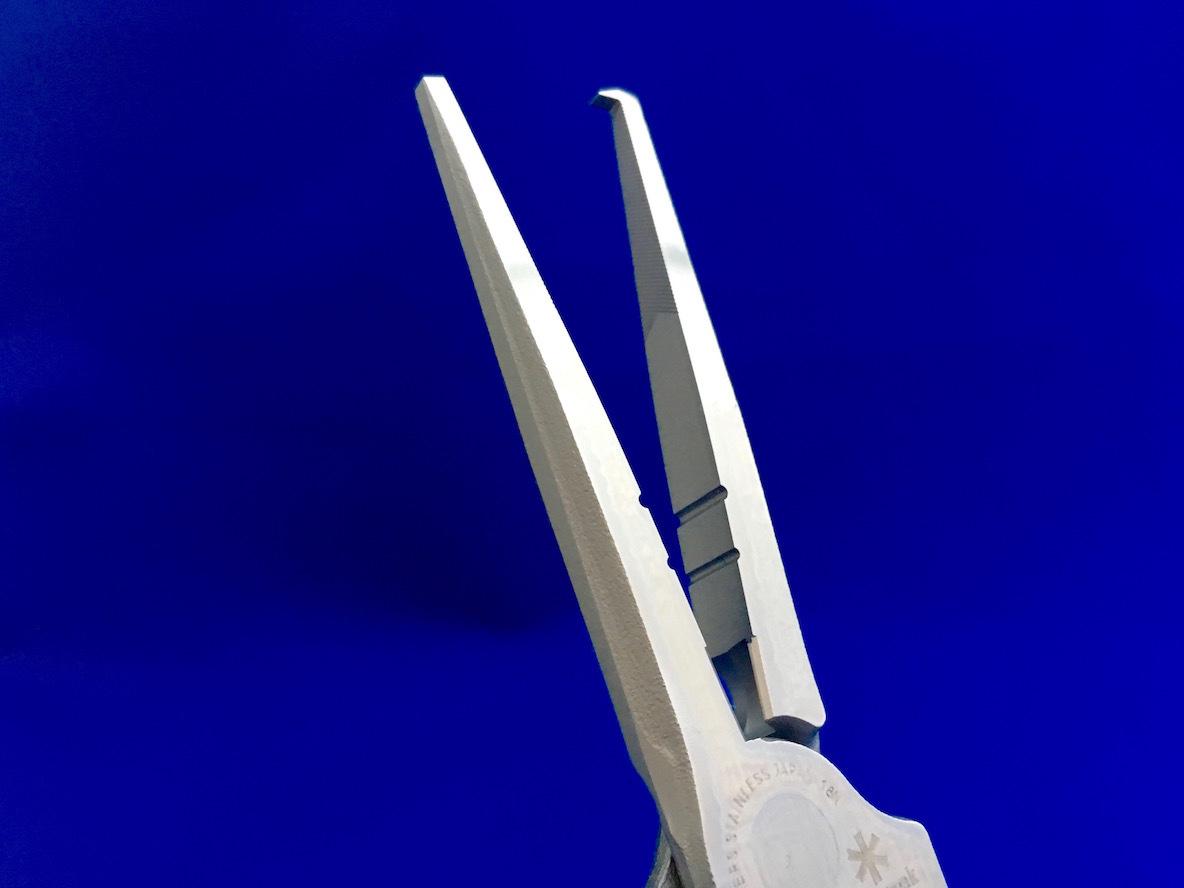 スノーピークが作る本物のフィッシングプライヤーは、機能的であり