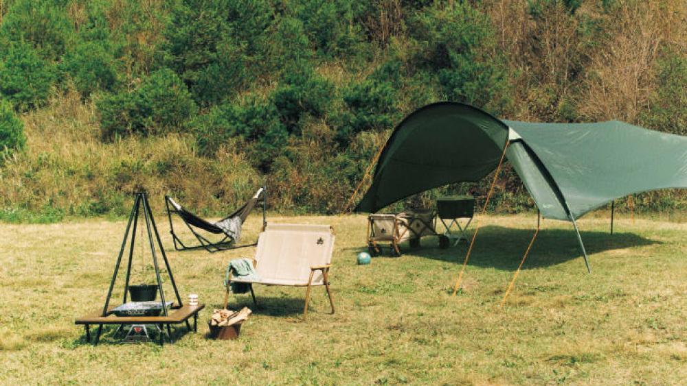 この形は新しい！LOGOSの「あくび」しているようなタープの開放感が