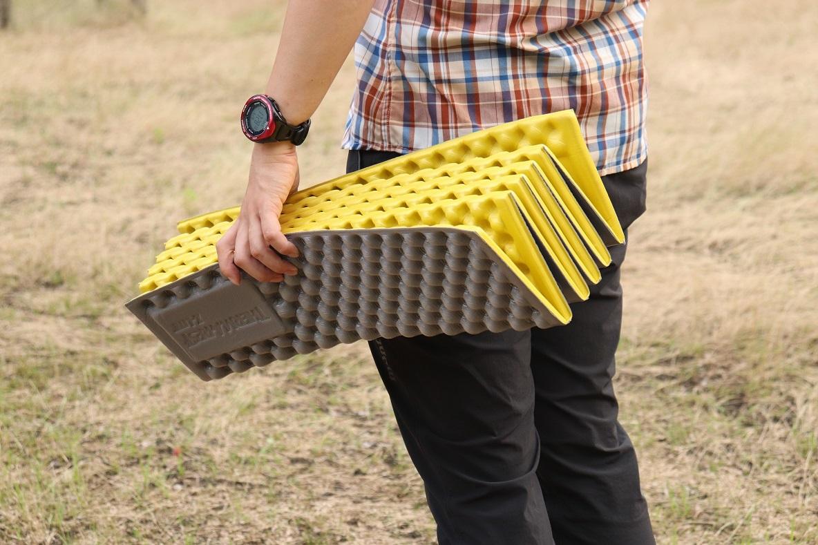 サーマレストのマットレスは、厚さ2cmで保温性もクッション性も抜群