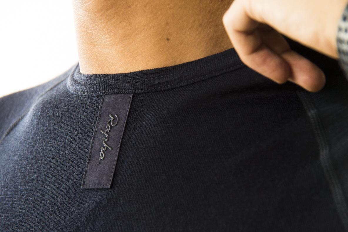 私がメリノウールの虜になったきっかけの一着。Raphaのベースレイヤー