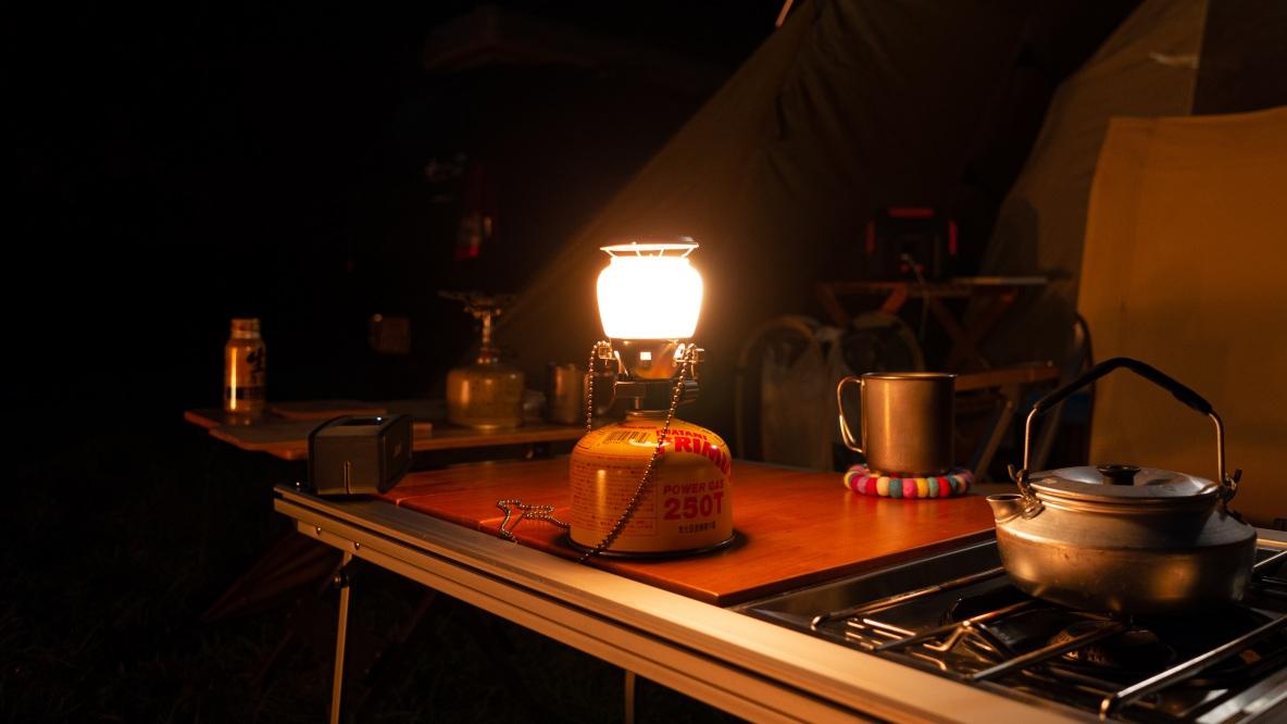 プリムスの「2245ランタン」を10年愛用する理由。LEDランタンでは