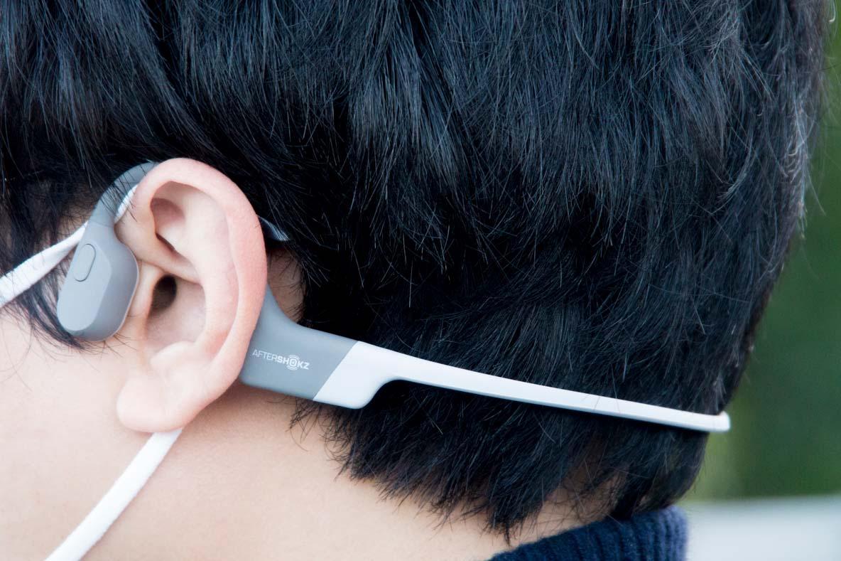 AfterShokzの「ハイエンドモデル骨伝導イヤホン」は着けてることを忘れ