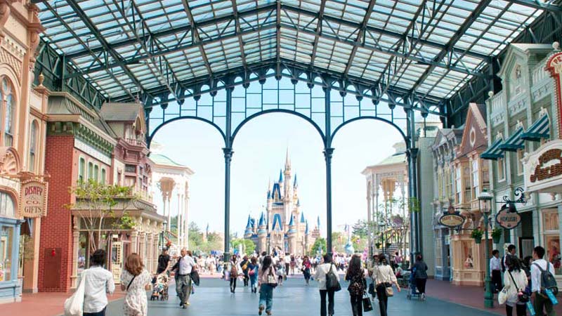 公式】ワールドバザールとアドベンチャーランドをつないでいるのは