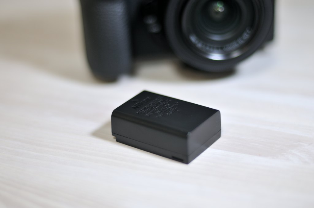 Z30のバッテリーと充電器について！付属品はUSBケーブルのみ｜クロブチ！