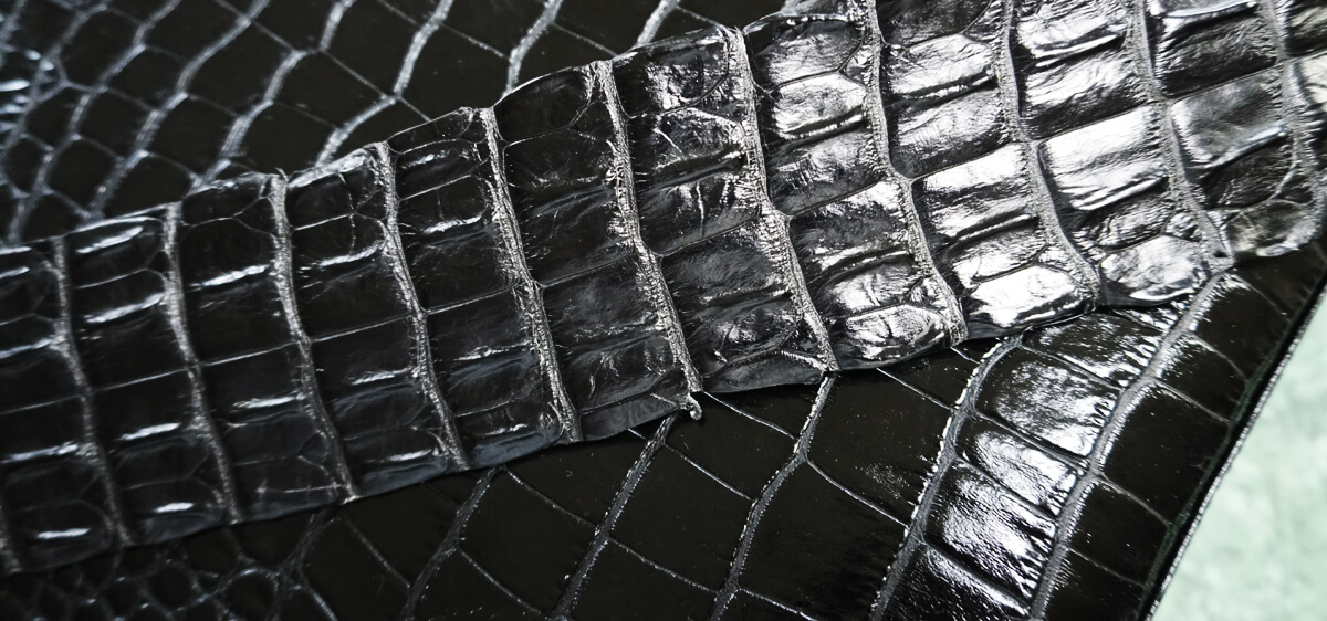 素材紹介 vol.3 -クロコ型押し(エンボスレザー)について- – ibona