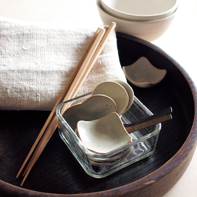 箸置き ふた丸 卯の花 全2色 | 食べる,カトラリー・箸類 | MEISTERHAND