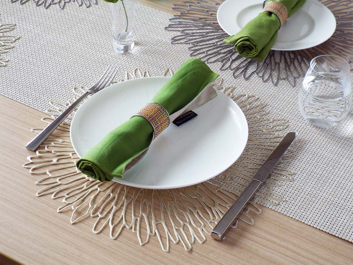 チルウィッチ ブルーム ランチョンマット｜大輪のシャンパンゴールドの花