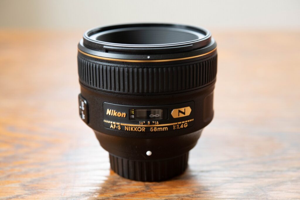 Nikon AF-S NIKKOR 58mm f/1.4Gの重さを量ってみよう【実写レビュー